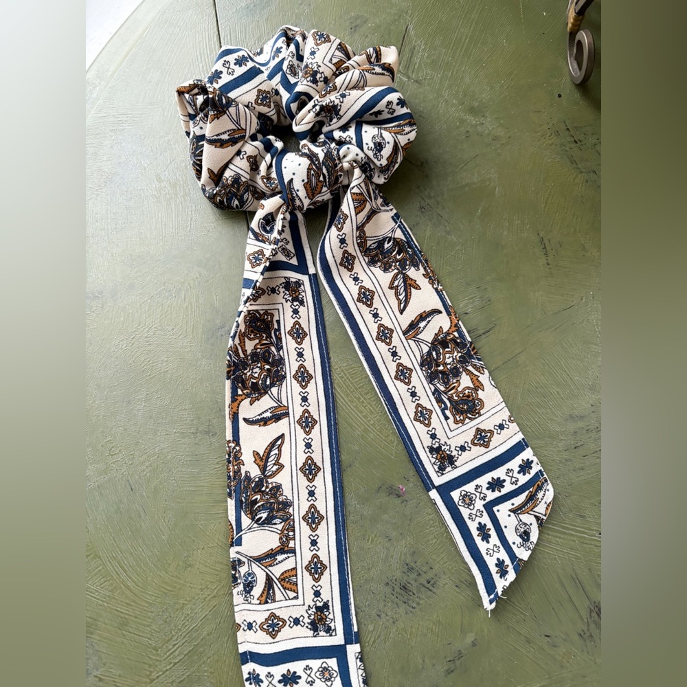 Handmade Floral Pattern Navy & Cream Bow Scrunchie